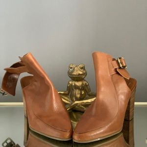 SOLD! Aerosols Size 8US - Used but in good